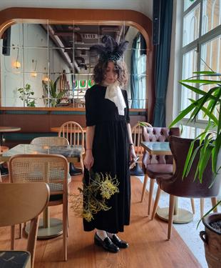 Siyah Kadife Sırt Dekolteli Puantiye Deseneli Elbise