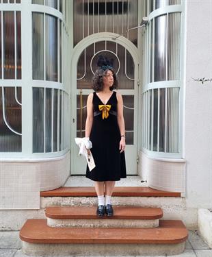 Siyah Kadife V Yaka Detaylı Midi Elbise