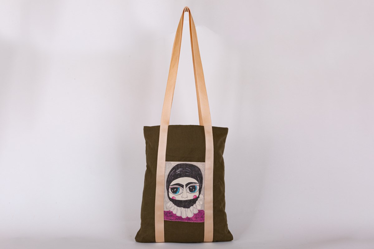 Bir Başkadır Kanvas Çanta