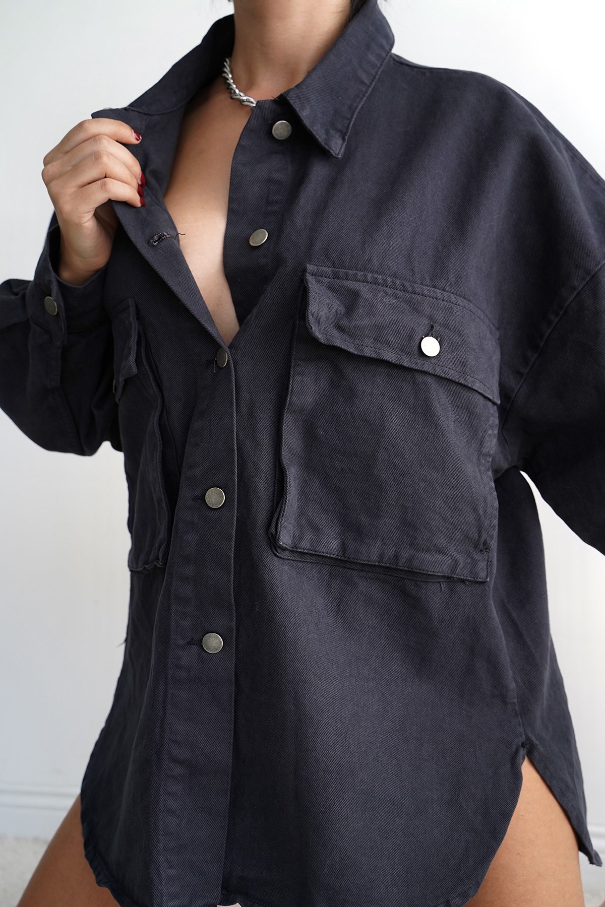 Büyük Cepli Antrasit Gri Oversize Uzun Gömlek Görünümlü Kot Ceket