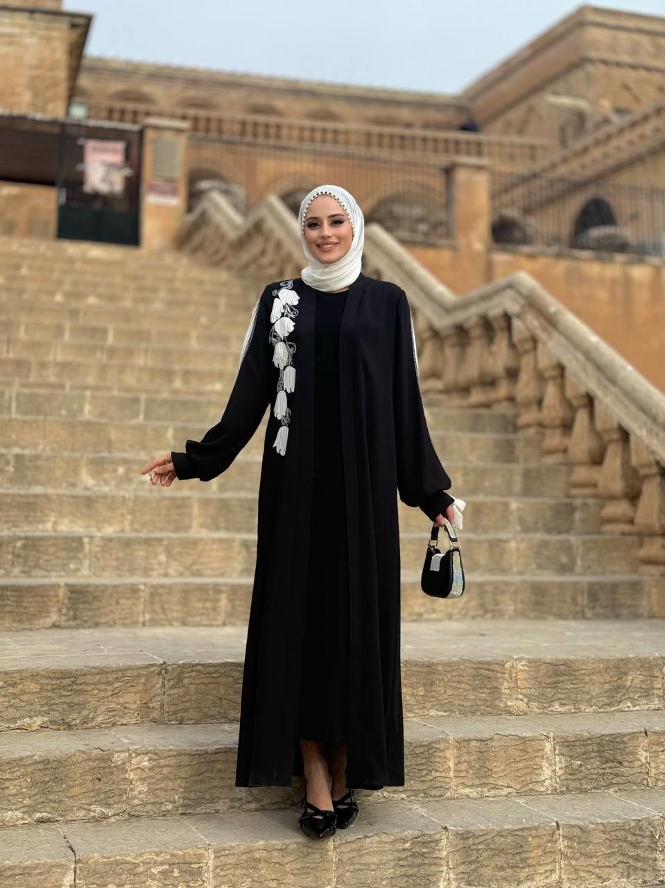 Çiçek Detaylı Abaya Siyah