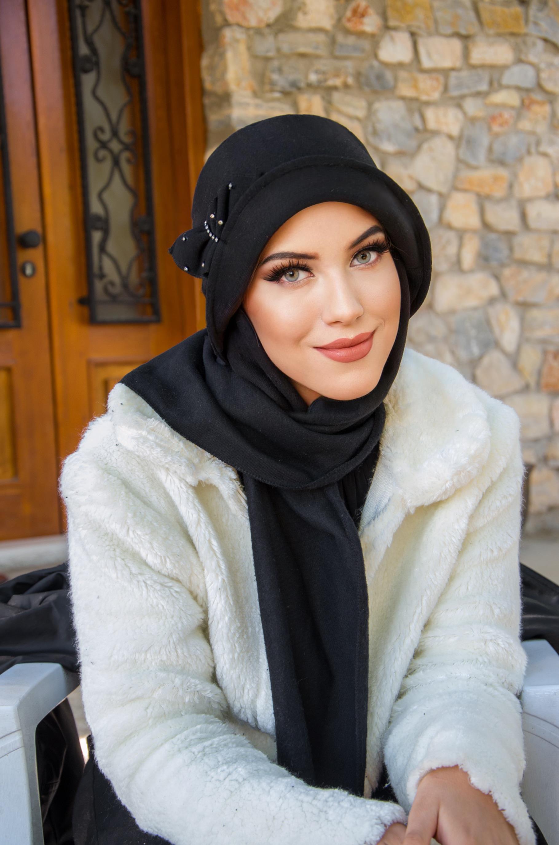 Siyah Taşlı Aksesuarlı Vintage Şapka