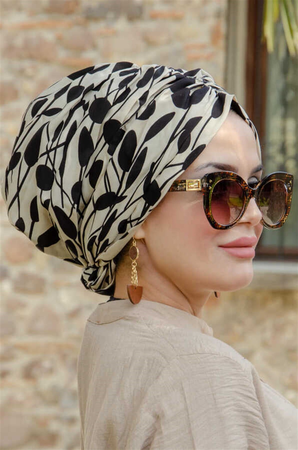 Bej Siyah Tokalı Bone