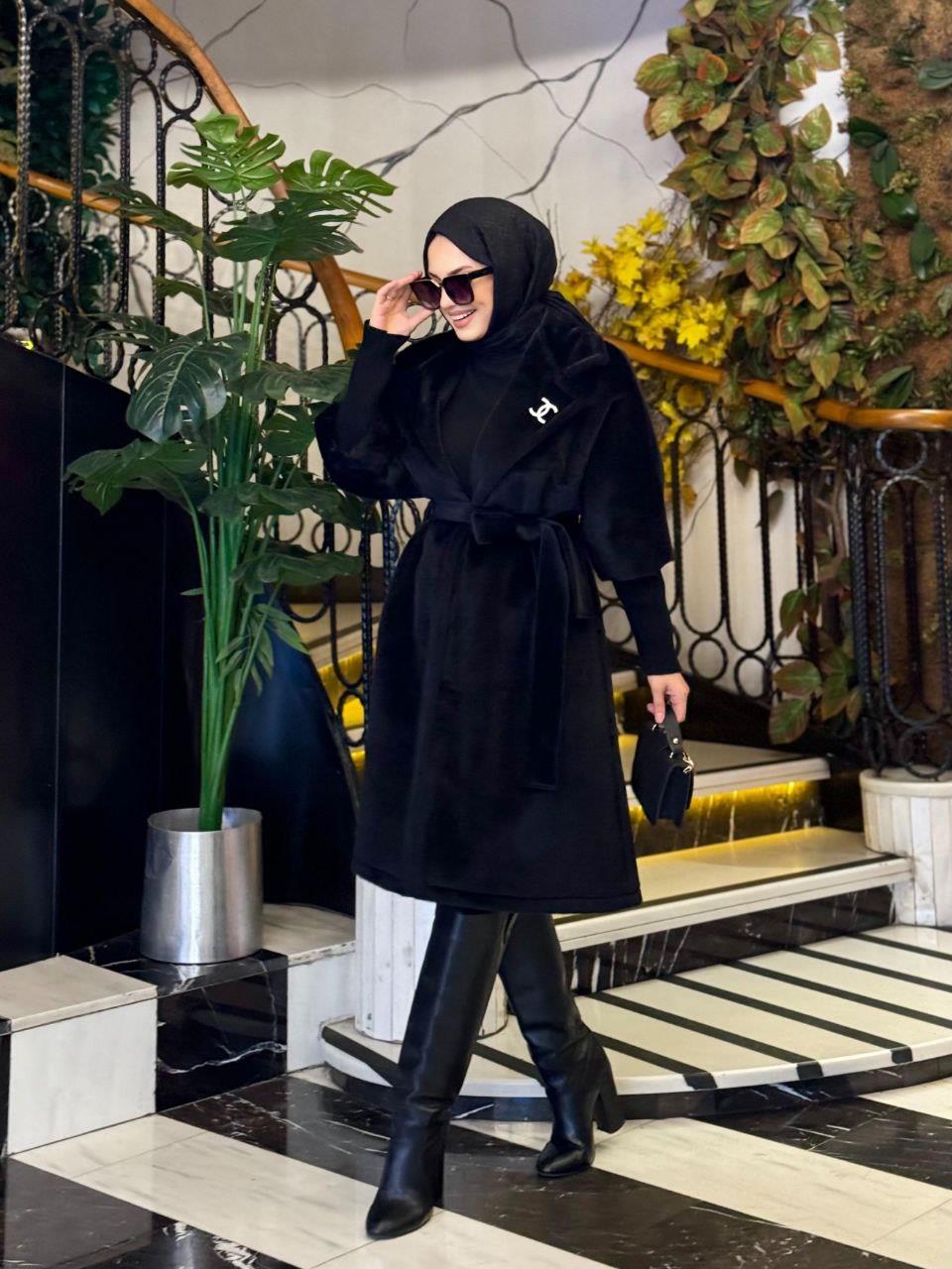 Bronş Detaylı Kaban Siyah 