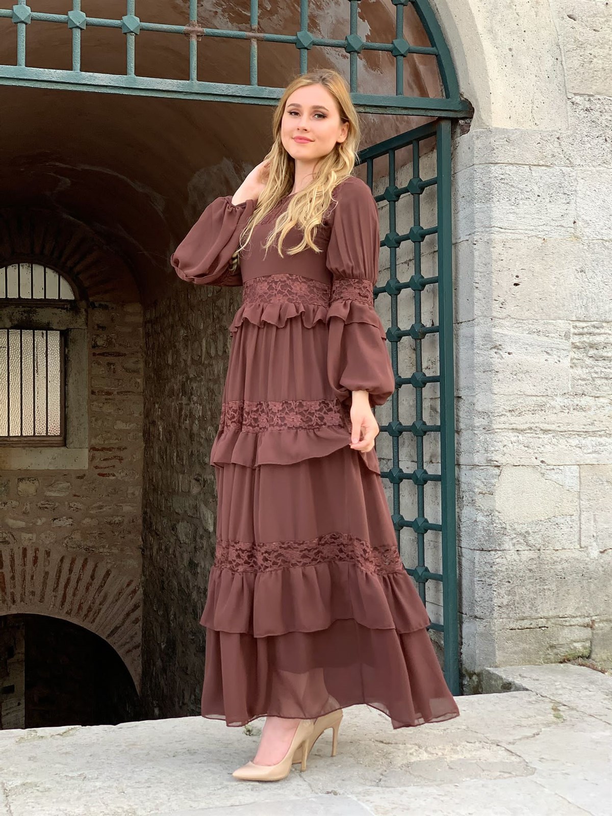 Yeni Sezon Kahverengi Şifon Dantelli Elbise Modelleri