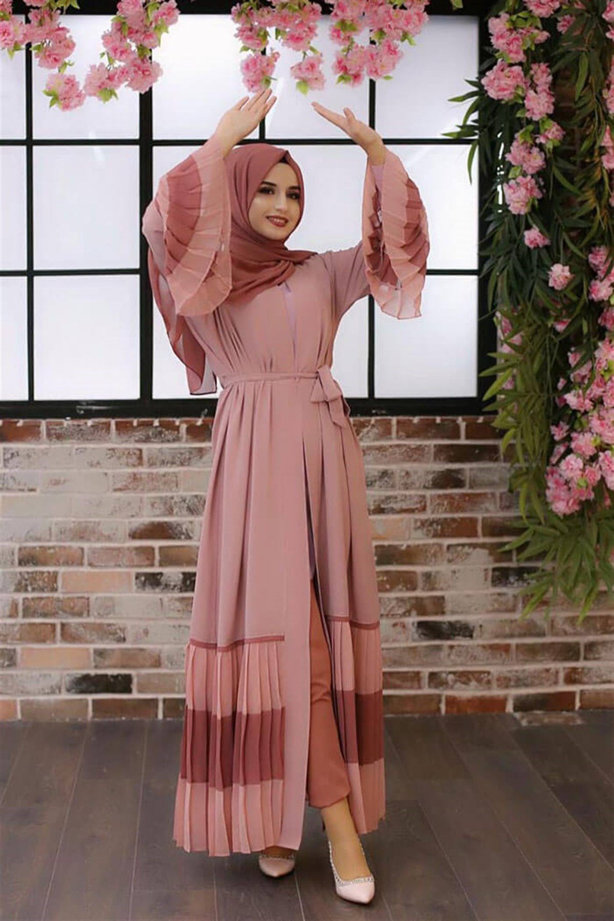 Pudra Kol Ve Etek Kısımları Pilise Detay Abaya