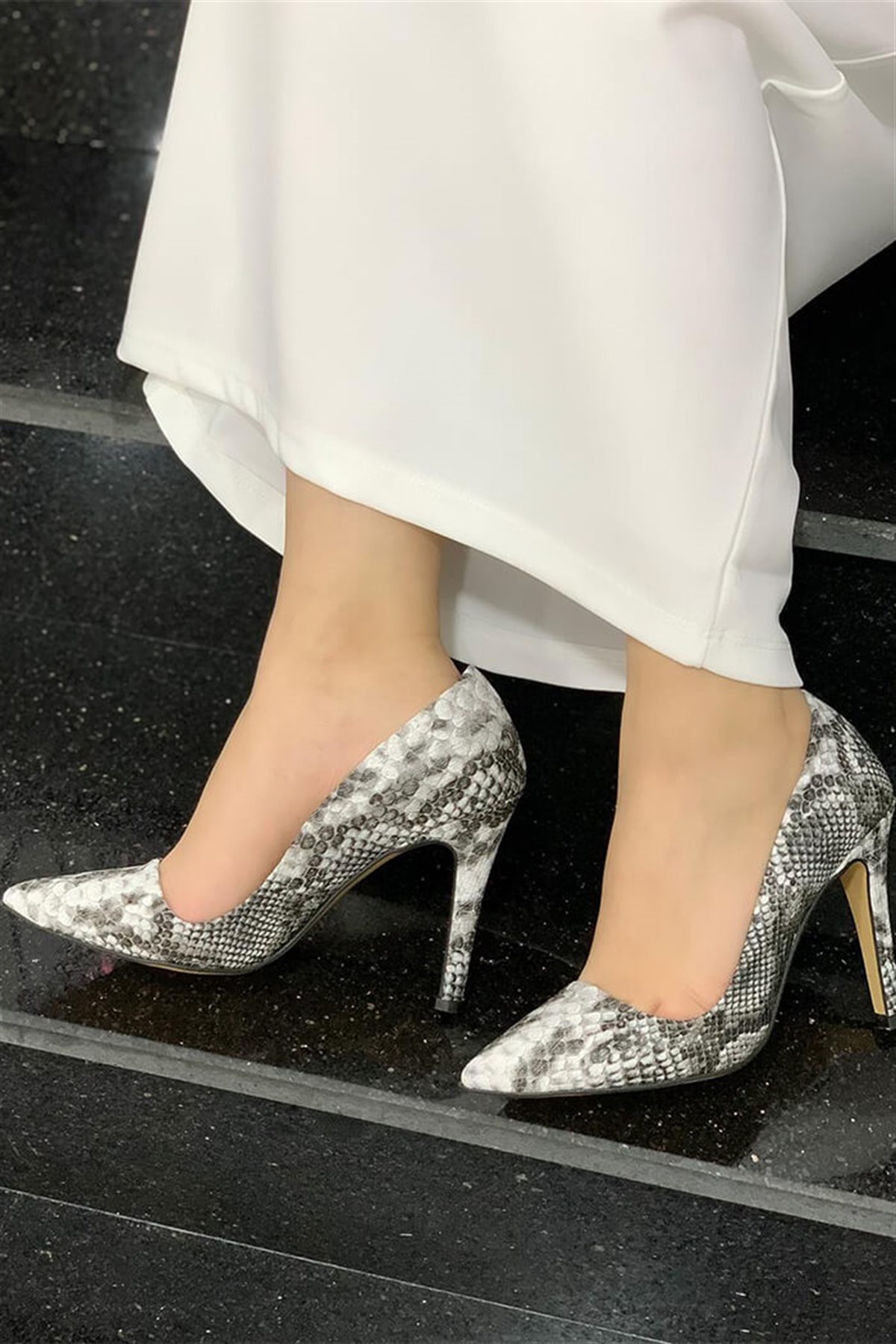 Siyah Desenli Deri Stiletto 