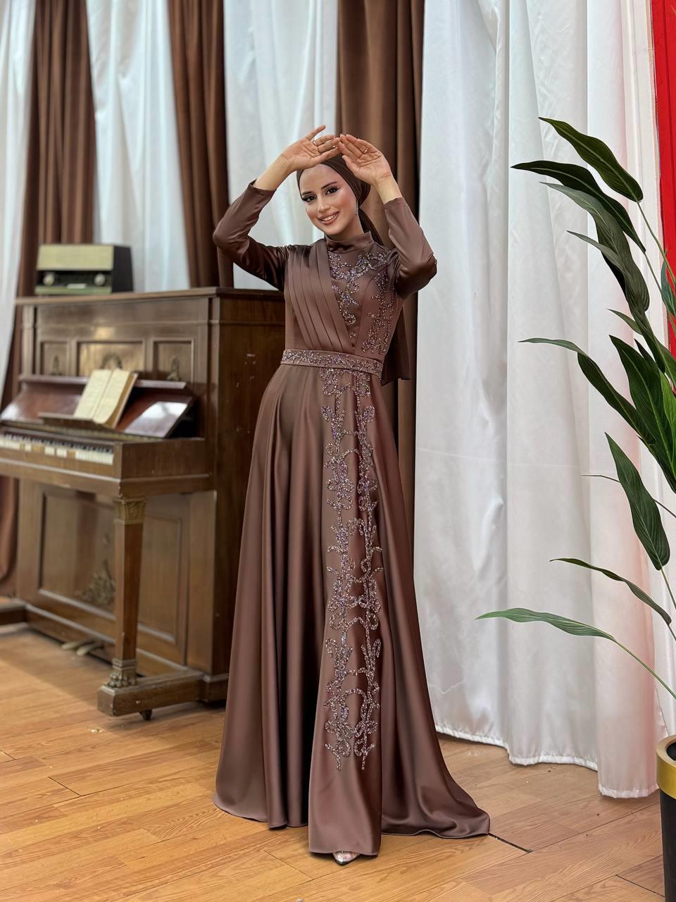 Taşli Kemer Aksesuarlı Saten Abiye Elbise Kahverengi