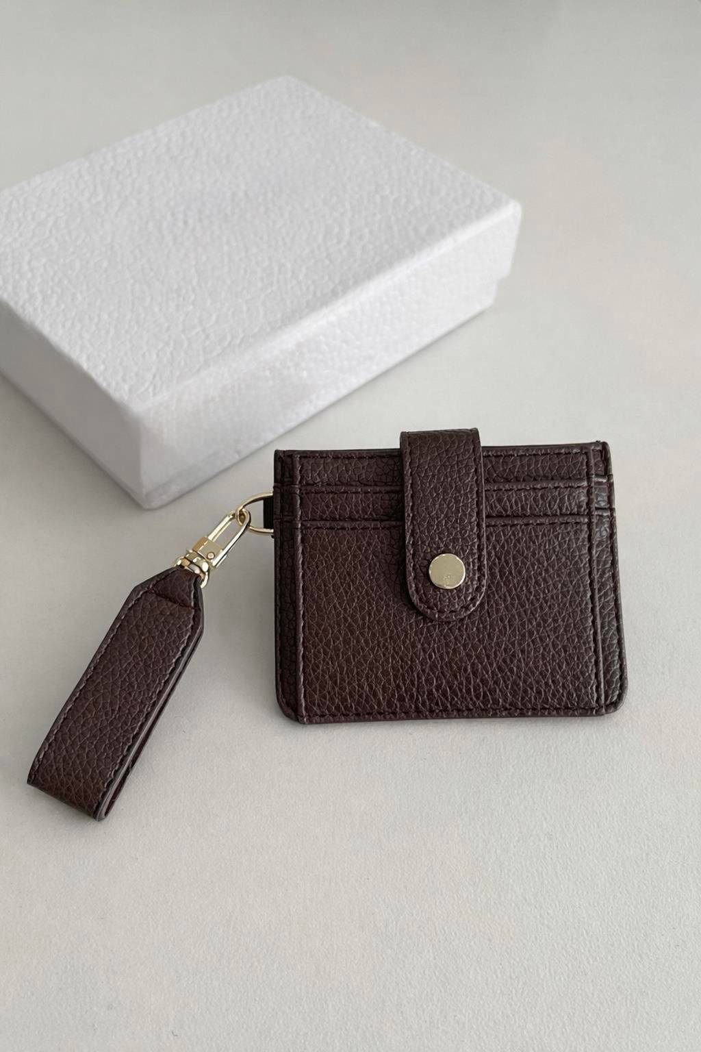 👜 Madamra Anahtarlık Detaylı Kadın Cüzdan – Mini ve Şık Kahverengi