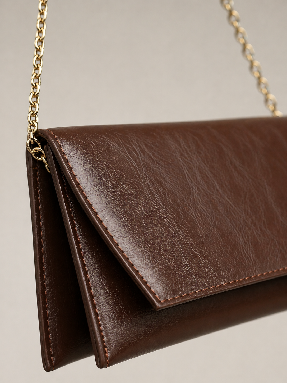 Deri Görünümlü Zincir Askılı Kadın El ve Omuz Çantası – Şık Portföy Clutch Kahverengi