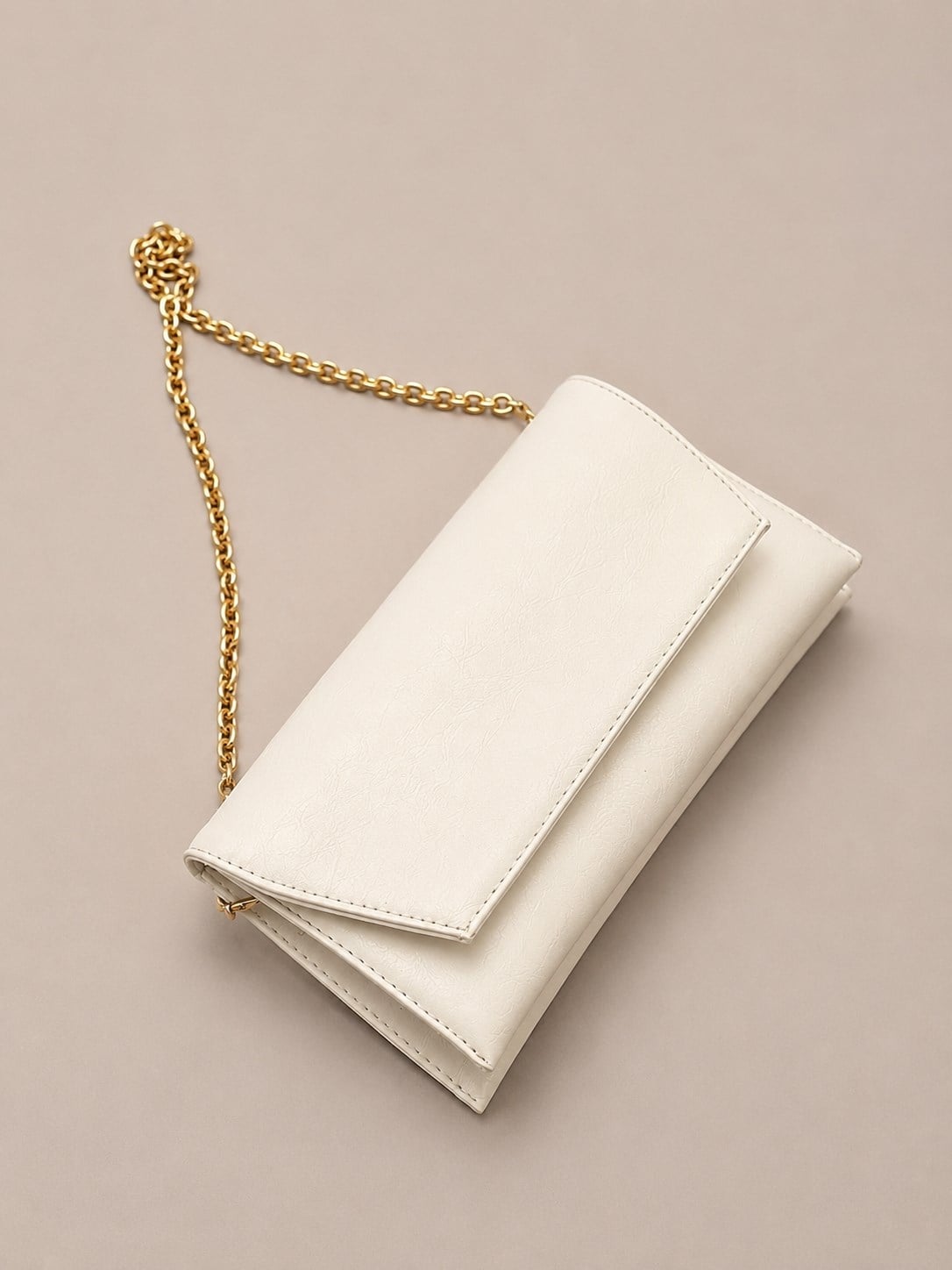 Deri Görünümlü Zincir Askılı Kadın El ve Omuz Çantası – Şık Portföy Clutch Beyaz