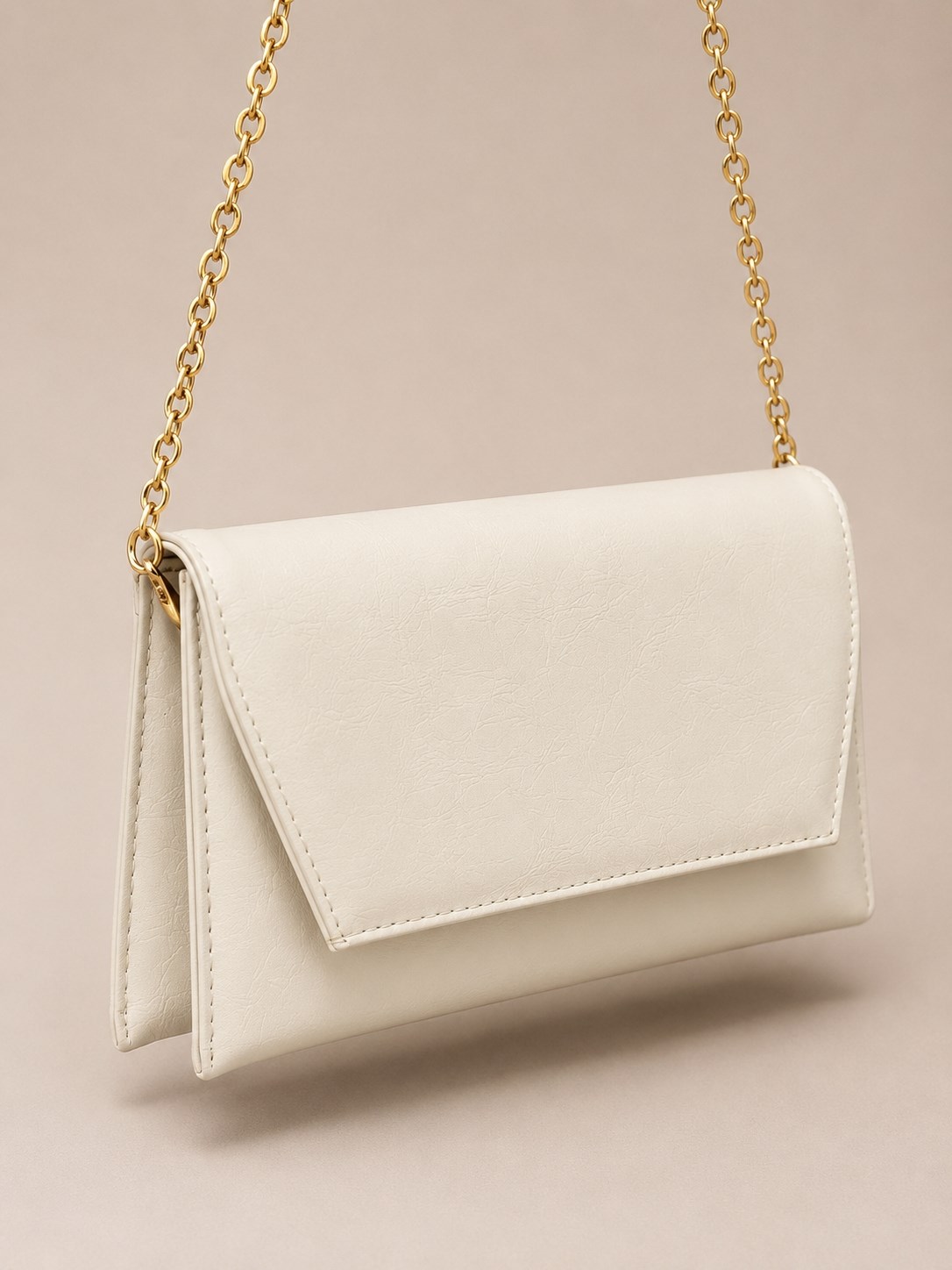 Deri Görünümlü Zincir Askılı Kadın El ve Omuz Çantası – Şık Portföy Clutch Beyaz