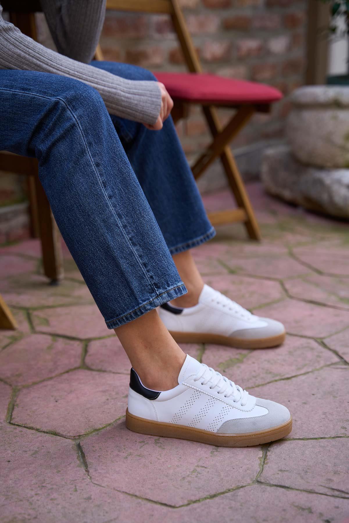 Logo Detaylı Spor Ayakkabı Beyaz-Siyah