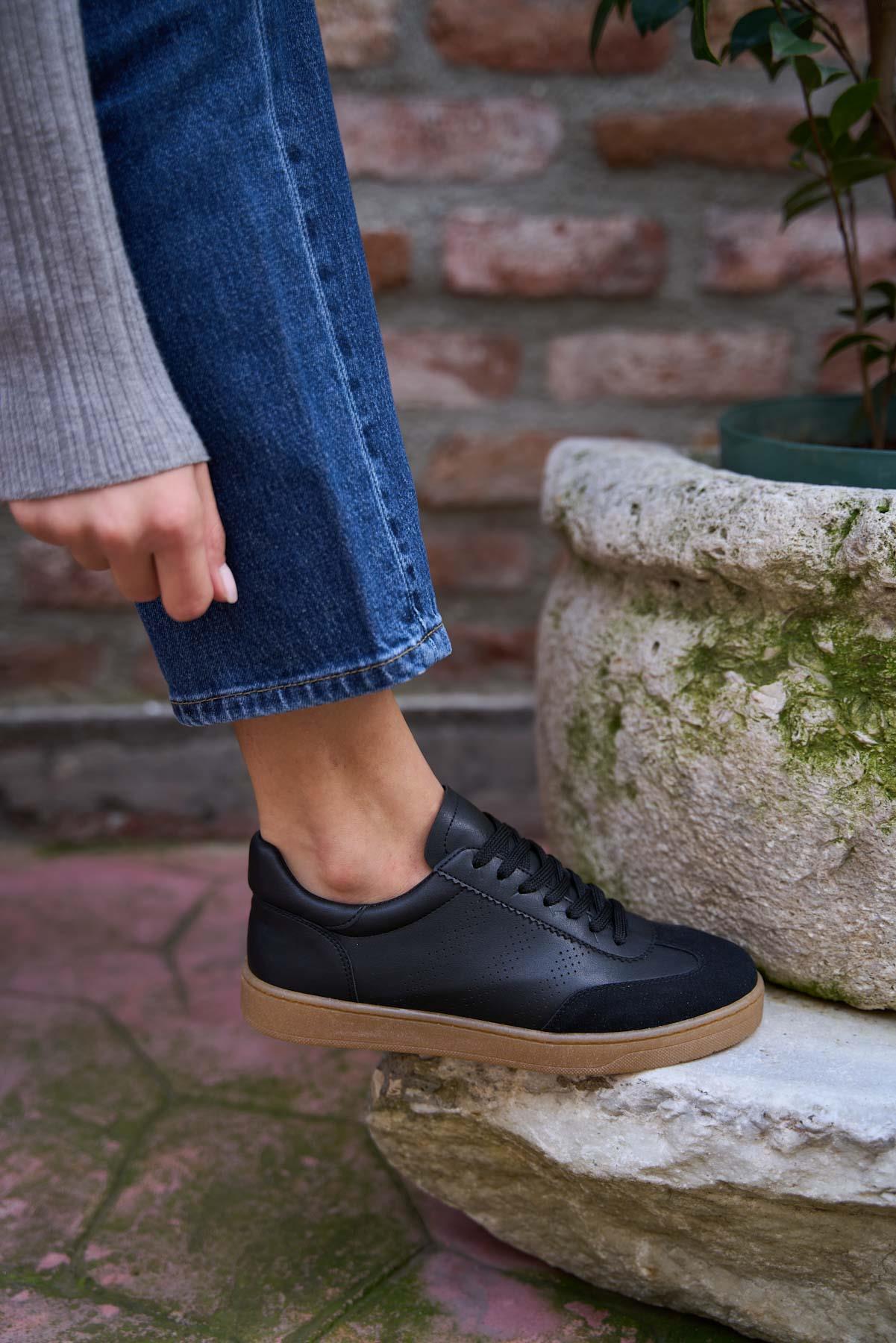 Logo Detaylı Spor Ayakkabı Siyah