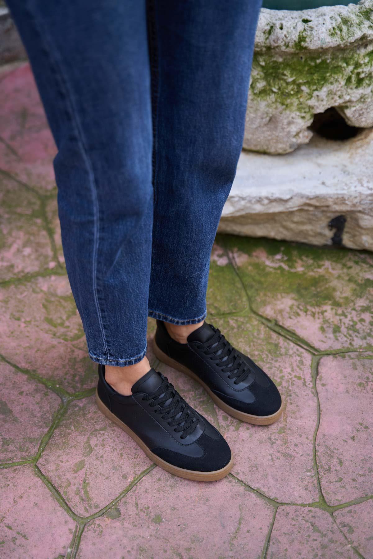 Logo Detaylı Spor Ayakkabı Siyah