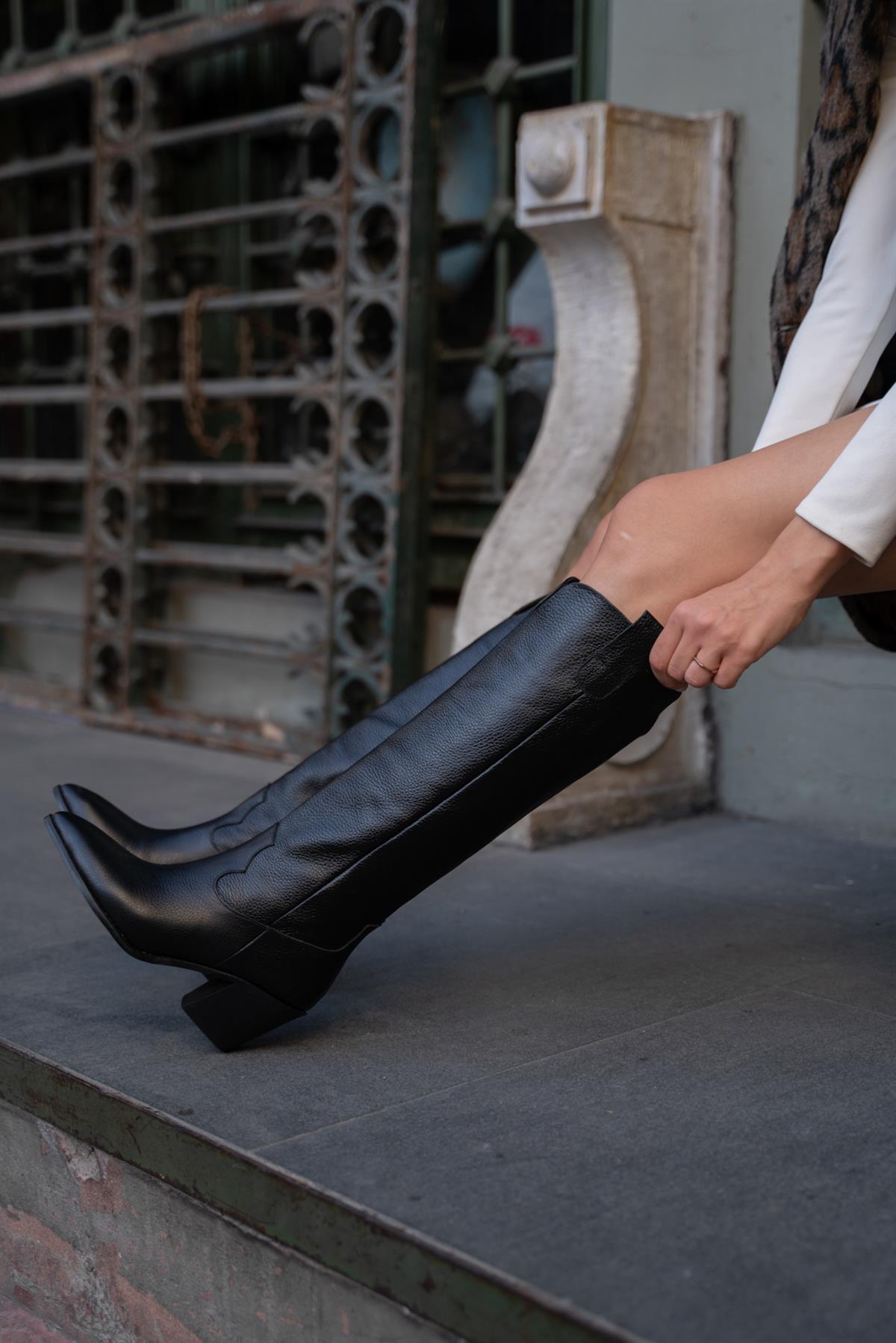 Gerçek Deri Topuklu Ve İşlemeli Kovboy Çizme Siyah