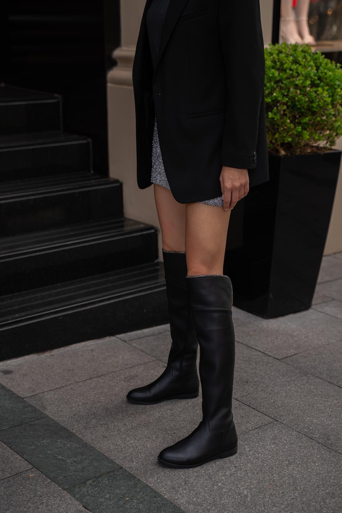 Taş Detaylı Uzun Deri Kadın Çizme Siyah