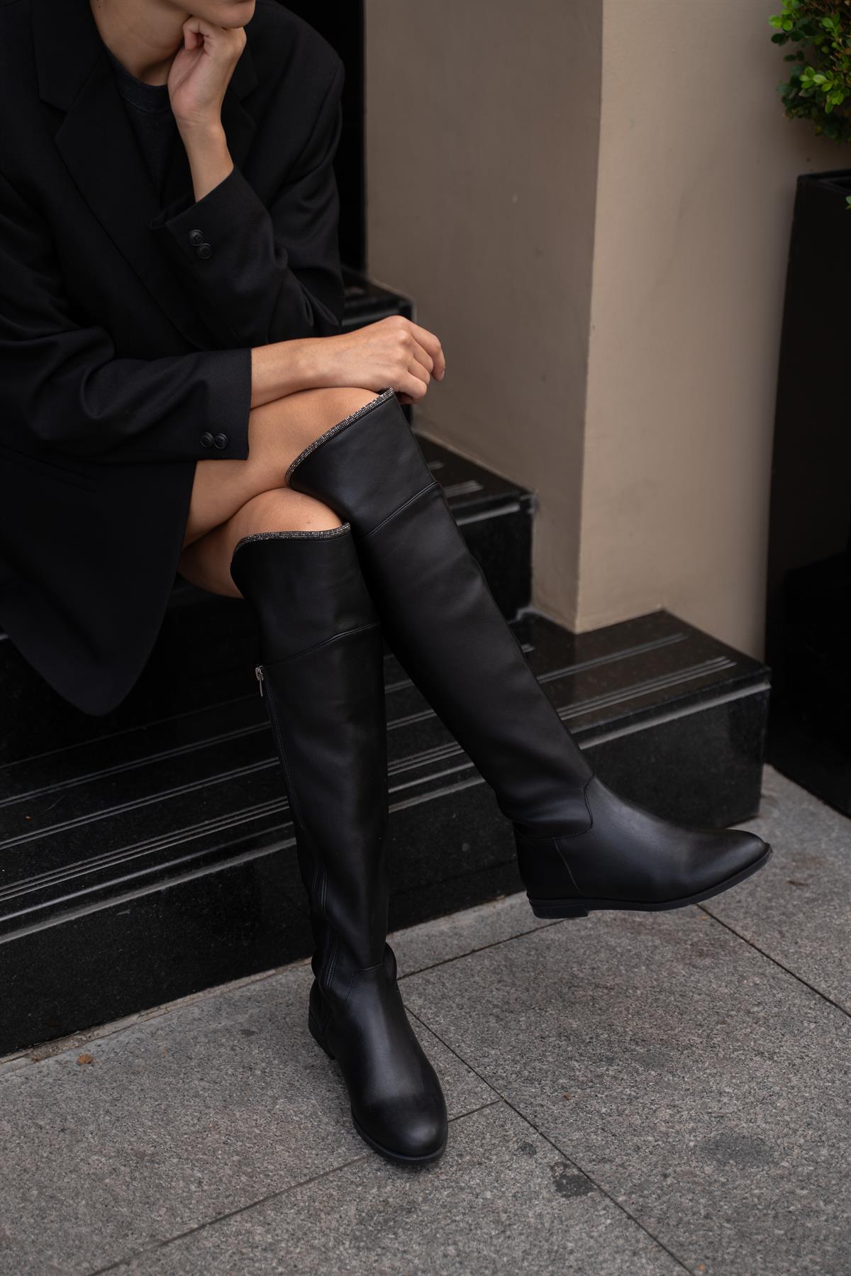 Taş Detaylı Uzun Deri Kadın Çizme Siyah