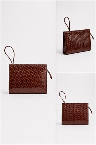 Rugan Dokulu Monogram Desenli El Çantası – Şık & Gece Kombin Uyumlu Clutch Çanta Kahverengi