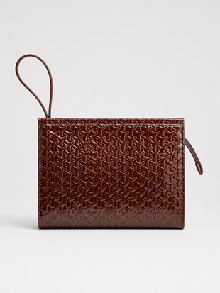 Rugan Dokulu Monogram Desenli El Çantası – Şık & Gece Kombin Uyumlu Clutch Çanta Kahverengi