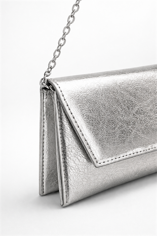 Deri Görünümlü Zincir Askılı Kadın El ve Omuz Çantası – Şık Portföy Clutch Gümüş