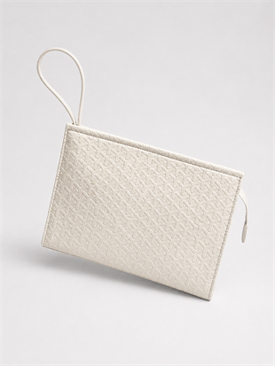 Rugan Dokulu Monogram Desenli El Çantası – Şık & Gece Kombin Uyumlu Clutch Çanta Beyaz