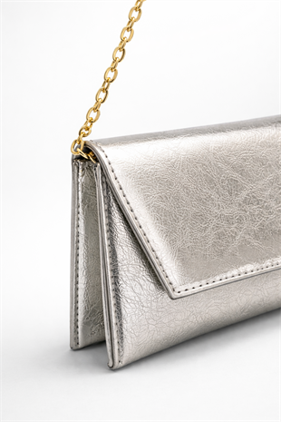 Deri Görünümlü Zincir Askılı Kadın El ve Omuz Çantası – Şık Portföy Clutch Gümüş