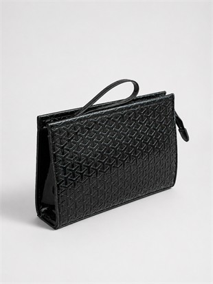 Rugan Dokulu Monogram Desenli El Çantası – Şık & Gece Kombin Uyumlu Clutch Çanta Siyah