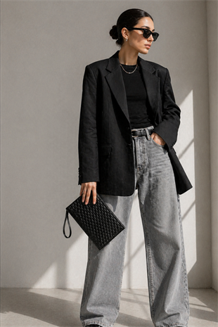 Rugan Dokulu Monogram Desenli El Çantası – Şık & Gece Kombin Uyumlu Clutch Çanta Siyah