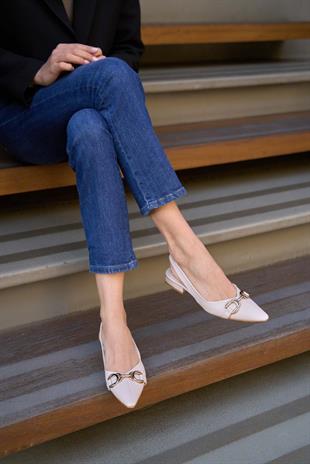 Aksesuar Detaylı Babet Bej