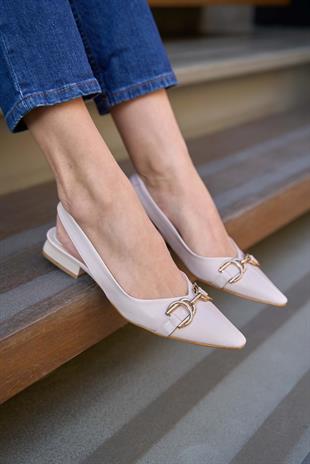 Aksesuar Detaylı Babet Bej