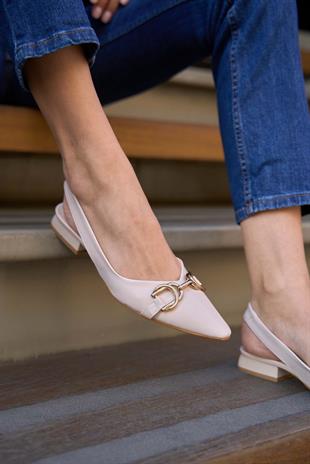 Aksesuar Detaylı Babet Bej