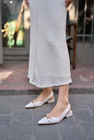 Aksesuar Detaylı Babet Beyaz