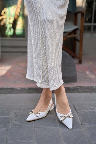 Aksesuar Detaylı Babet Beyaz