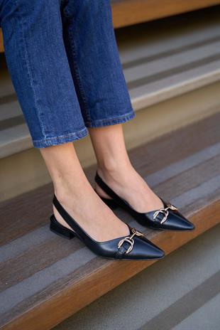 Aksesuar Detaylı Babet Siyah