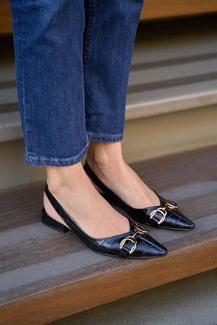 Aksesuar Detaylı Babet Siyah Kroko