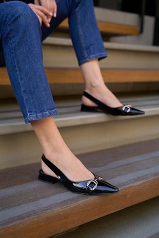 Aksesuar Detaylı Babet Siyah Rugan