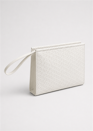 Rugan Dokulu Monogram Desenli El Çantası – Şık & Gece Kombin Uyumlu Clutch Çanta Beyaz