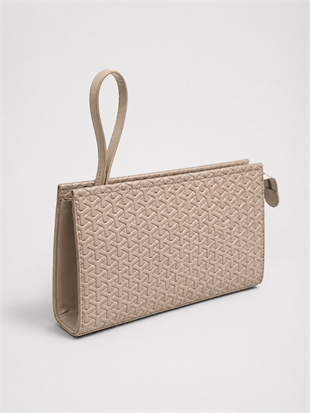 Rugan Dokulu Monogram Desenli El Çantası – Şık & Gece Kombin Uyumlu Clutch Çanta Vizon