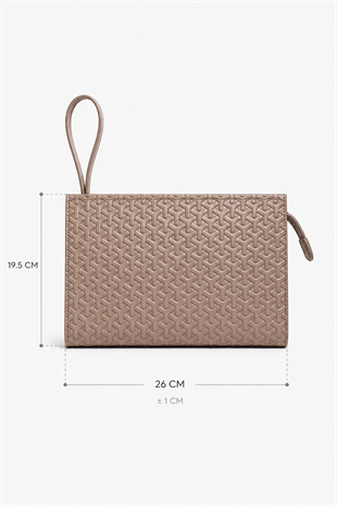 Rugan Dokulu Monogram Desenli El Çantası – Şık & Gece Kombin Uyumlu Clutch Çanta Vizon