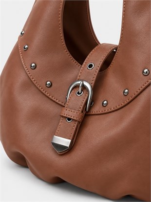 Metal Zımba Detaylı Kilit Aksesuarlı Büyük Boy Hobo Omuz Çantası Taba