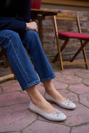 Düz Taban Tokalı Babet Bej