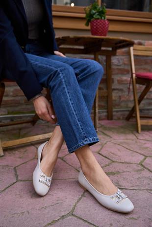 Düz Taban Tokalı Babet Bej