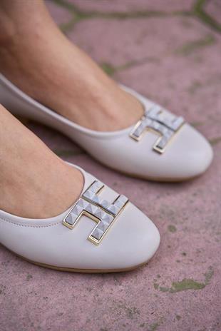 Düz Taban Tokalı Babet Bej