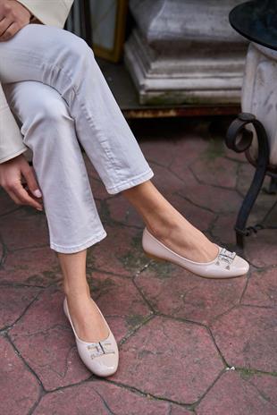 Düz Taban Tokalı Babet Bej Rugan