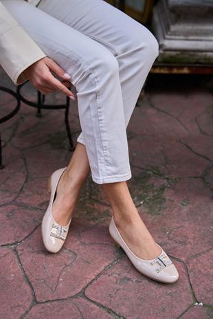 Düz Taban Tokalı Babet Bej Rugan