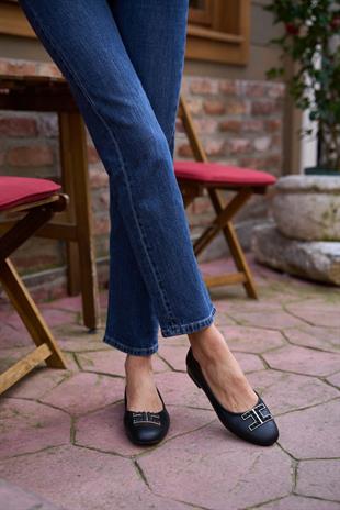 Düz Taban Tokalı Babet Siyah