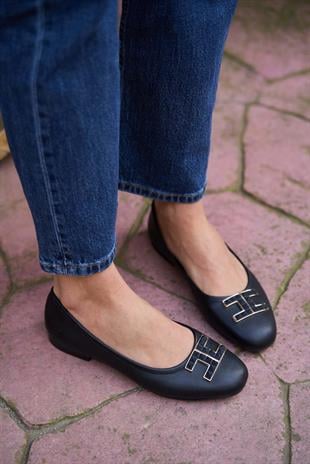 Düz Taban Tokalı Babet Siyah