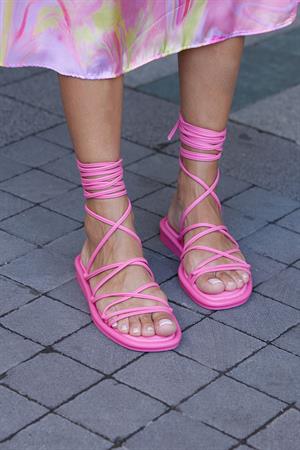 Sarma Bağcıklı Puf Sandalet Fuşya