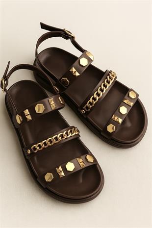 Kadın Zincir ve Gold Metal Detaylı Yazlık Bohem Şık Kalın Taban Sandalet Kahverengi